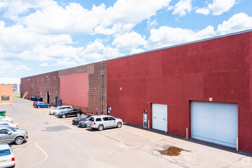 More Photos Of 2201 Green Ln, Levittown Unknown For Lease