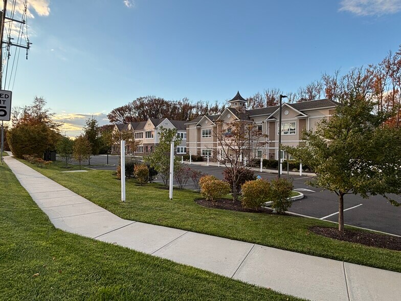 More Photos Of 1660 Big Oak road, Langhorne Office For Lease