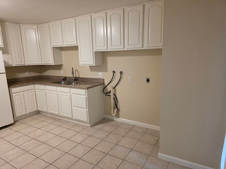 More Photos Of 9716 Mountain Blvd, Oakland Apartments For Sale