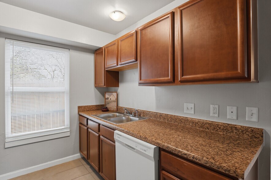 More Photos Of 1300 NE 10th St, Oklahoma City Specialty For Sale