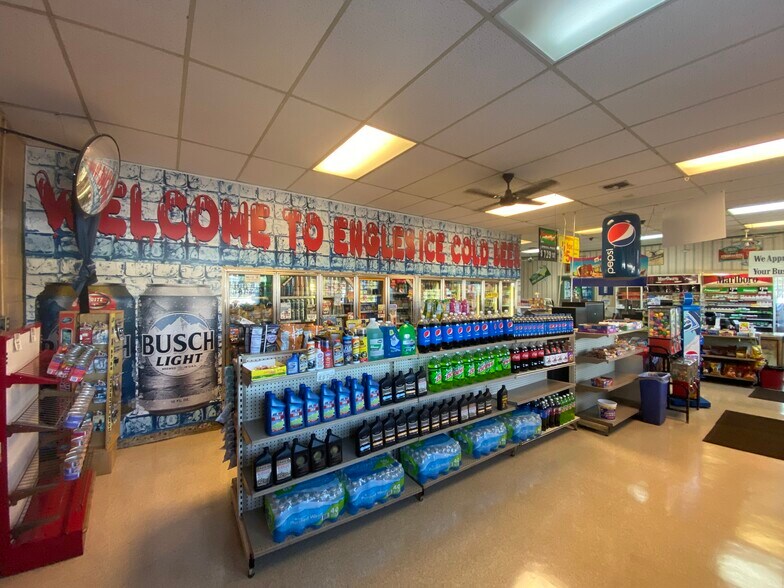 More Photos Of 709 S Broad St, Brooksville Service Station For Sale