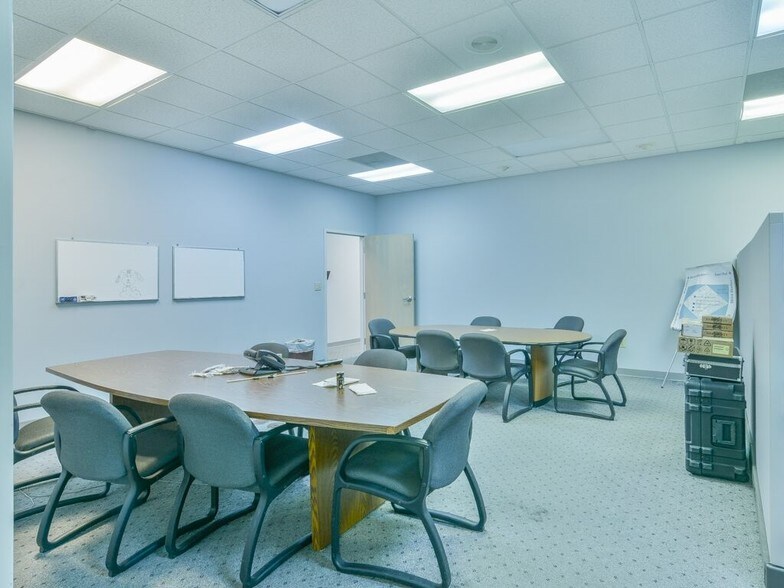 More Photos Of 7 Worth Cir, Johnson City Loft Creative Space For Lease