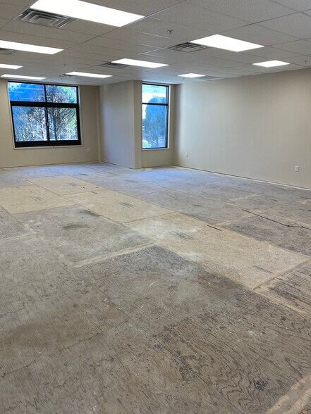 More Photos Of 32 Worlds Fair Dr, Somerset Medical For Lease