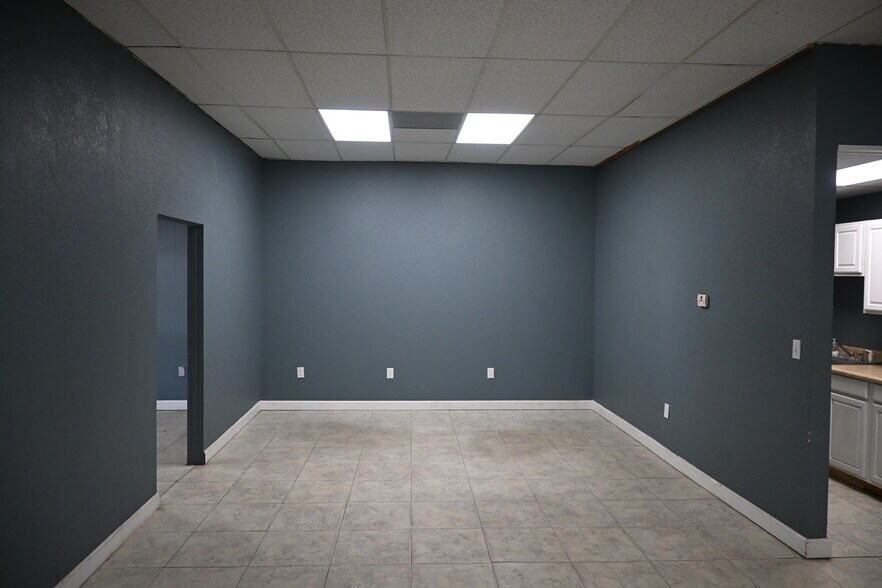 More Photos Of 14401 60th St N, Clearwater Warehouse For Lease