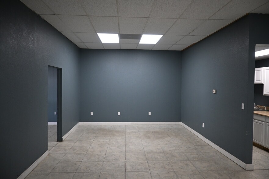 More Photos Of 14401 60th St N, Clearwater Warehouse For Lease