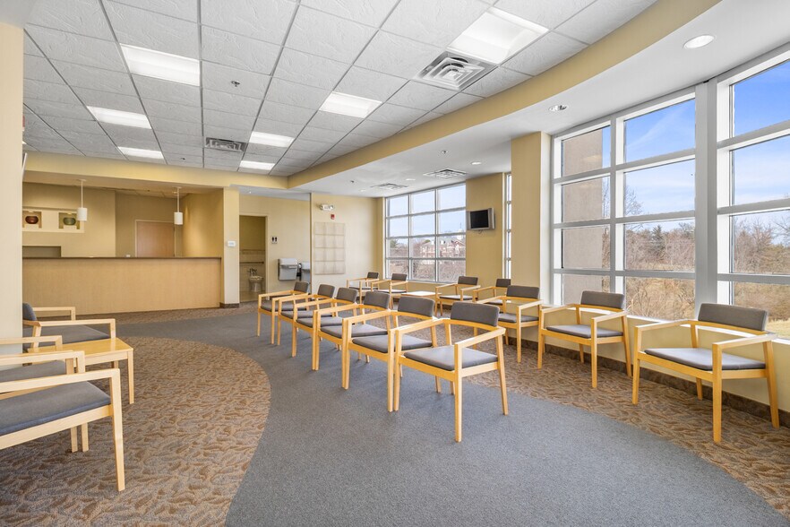 More Photos Of 200 City Hill Dr, London Medical For Sale