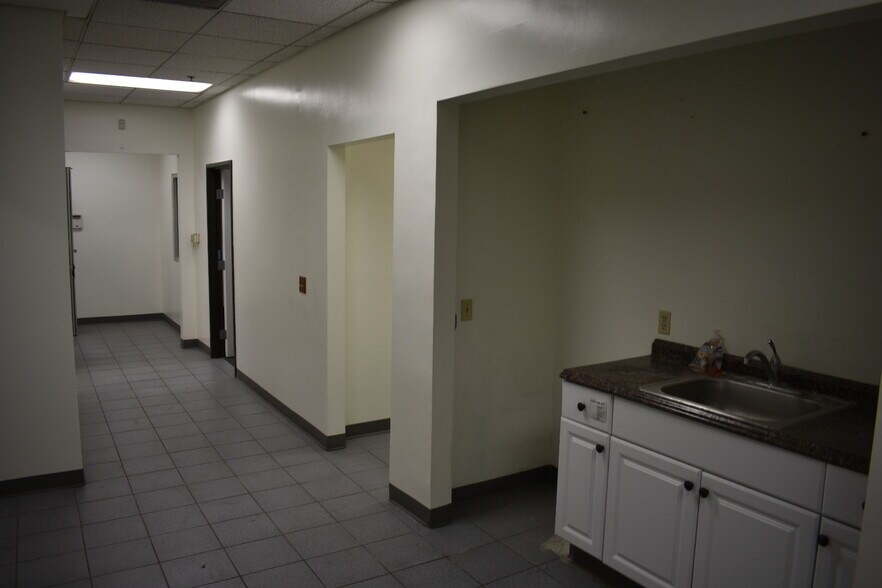 More Photos Of 1249 58th Pl, Los Angeles Warehouse For Lease