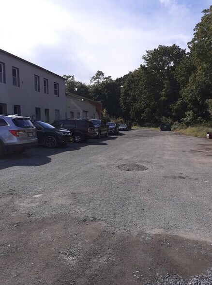 More Photos Of 31 Walnut St, New Windsor Township Industrial For Sale