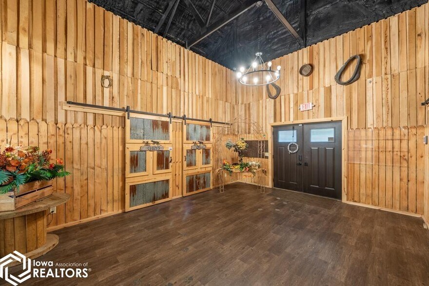 More Photos Of 110 E Union St, Unionville Restaurant For Sale