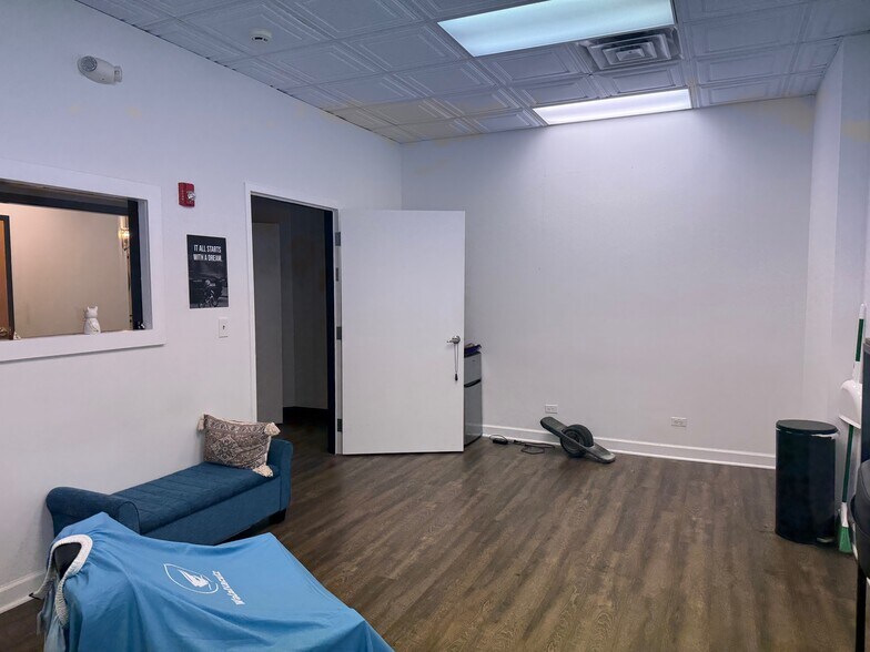 More Photos Of 616 Childs St, Wheaton General Retail For Lease