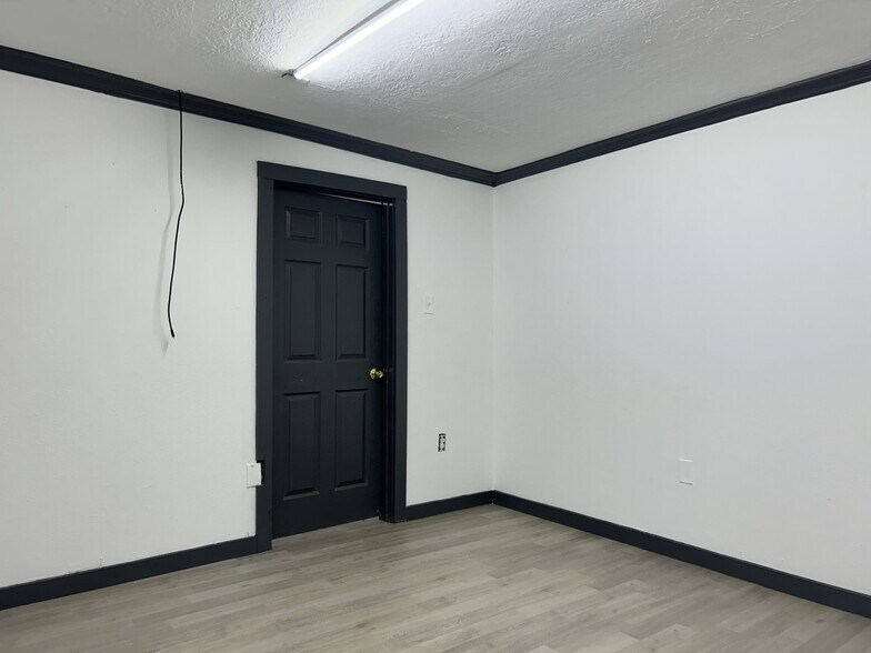 More Photos Of 5302 Bataan Rd, Houston Freestanding For Sale