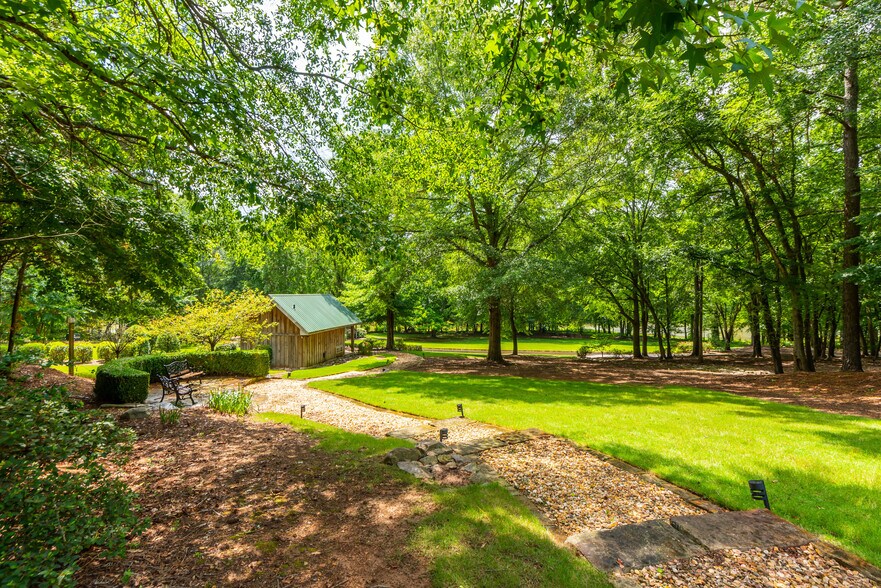 More Photos Of 565 Owens Gin Rd NE, Calhoun Lodge Meeting Hall For Sale