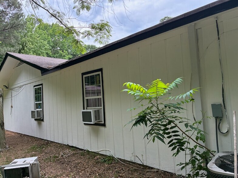More Photos Of 205 Glenview Ter, Winder Multifamily For Sale