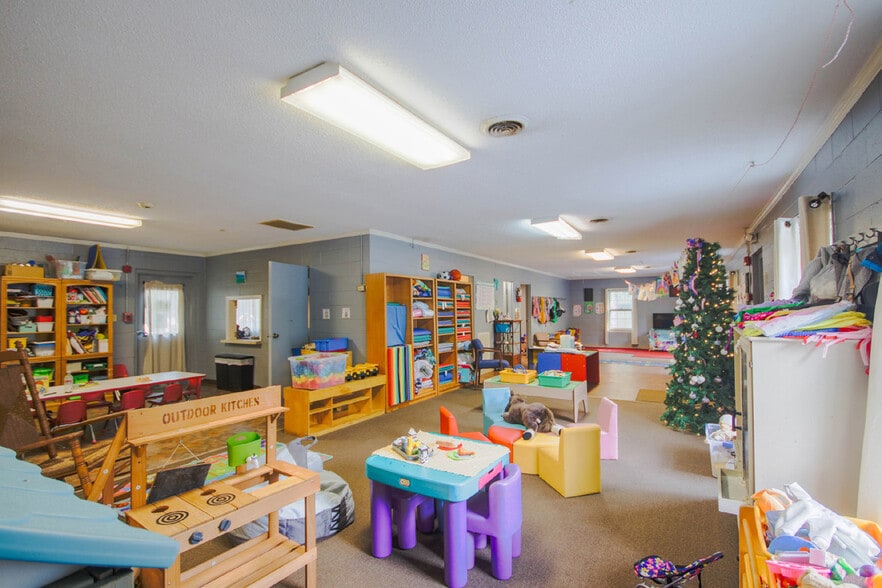 More Photos Of 816 Congress St N, York Daycare Center For Sale