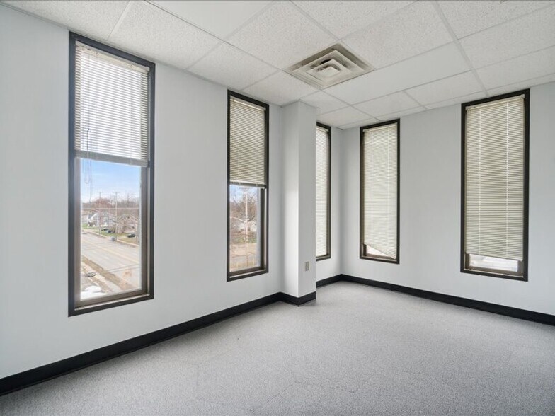 More Photos Of 1100 W Saginaw St, Lansing Medical For Sale