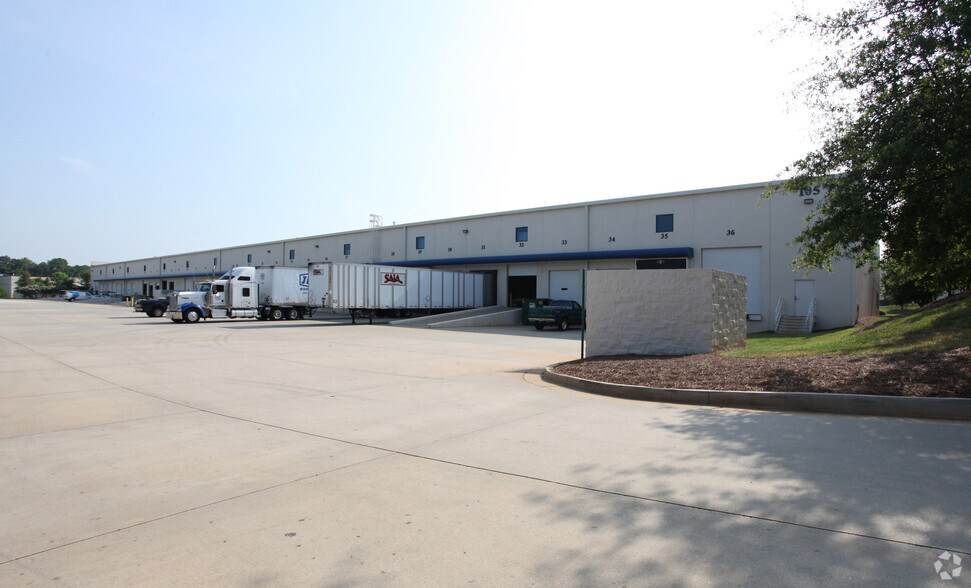 More Photos Of 105 Forest Pky, Forest Park Warehouse For Lease