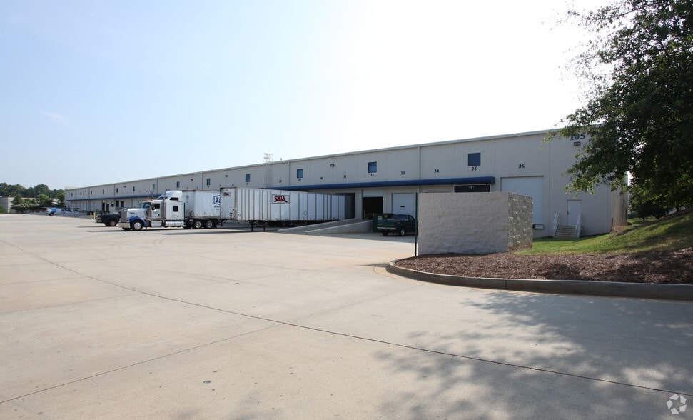 More Photos Of 105 Forest Pky, Forest Park Warehouse For Lease