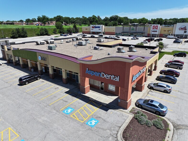 More Photos Of 3205-3225 Oak View Dr, Omaha General Retail For Lease