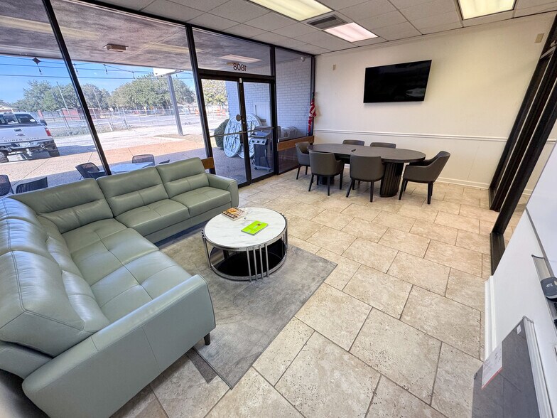 More Photos Of 1808 S Craft Hwy, Chickasaw Office For Lease
