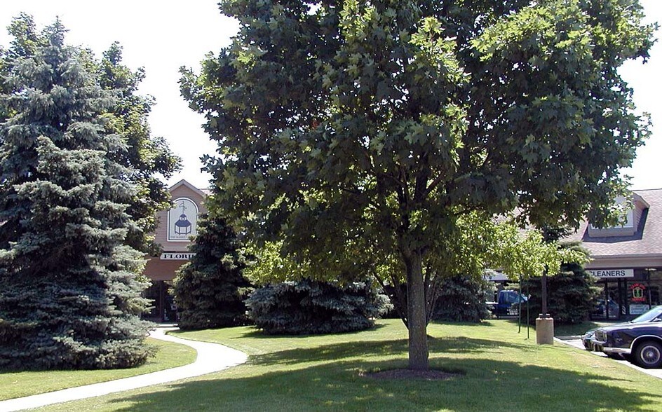 More Photos Of 5035-5075 Shoreline Rd, Lake Barrington Unknown For Lease