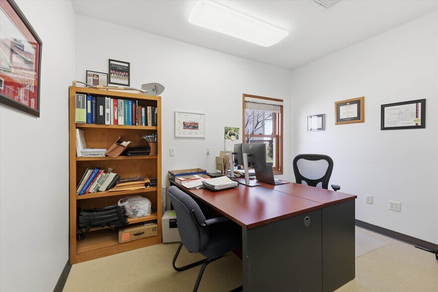 More Photos Of 312 N 5th Ave, Sturgeon Bay Office For Sale