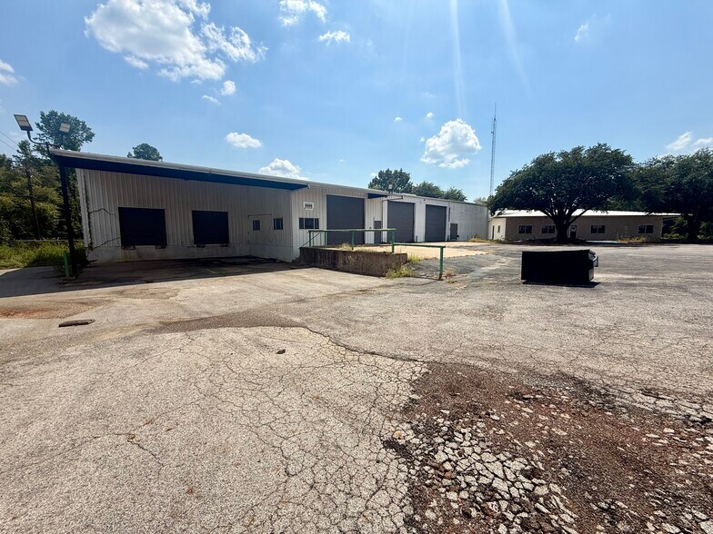 More Photos Of 2005 Tile Factory Rd, Palestine Manufacturing For Lease