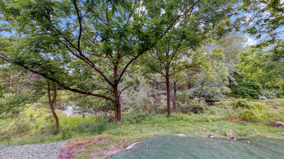 More Photos Of 220 Silver Lake Rd, Dingmans Ferry Office For Sale