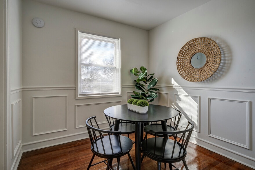 More Photos Of 132 Mesa Ln, Bristol Apartments For Sale
