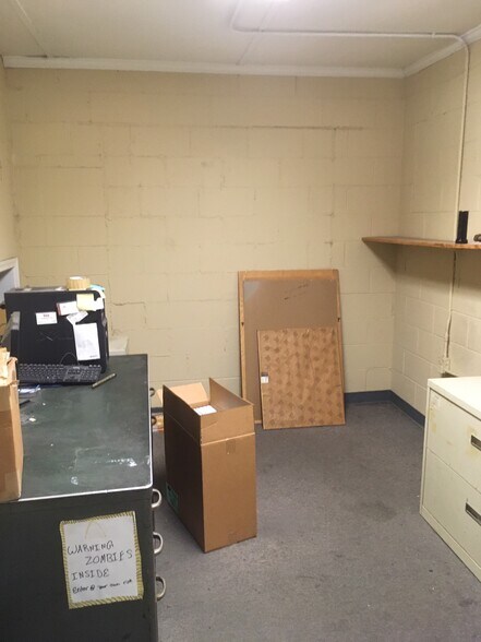 More Photos Of 852 Martin Luther King Jr Blvd, Macon-Bibb Warehouse For Lease