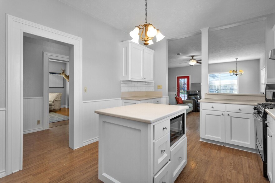 More Photos Of 13801 Liberty St, Montgomery Office Residential For Sale