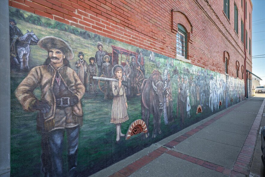 More Photos Of 102 E Moore Ave, Terrell Office For Sale