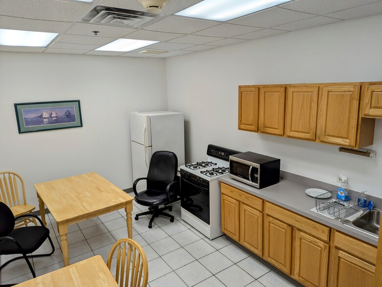 More Photos Of 115 E University Dr, Arlington Heights Warehouse For Sale
