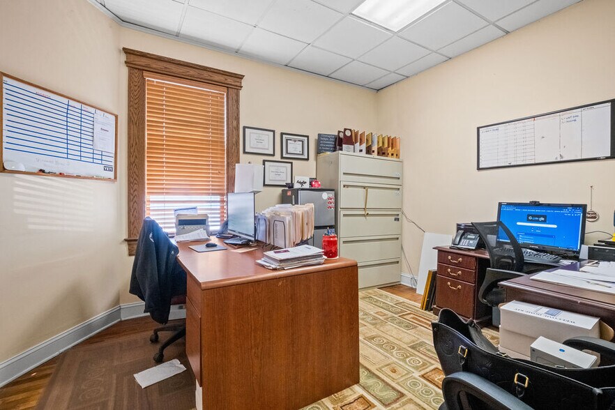 More Photos Of 1337 Virginia St, Charleston Office For Sale