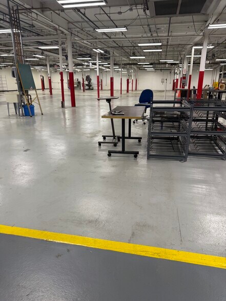 More Photos Of 121 E County Line Rd, Warminster Light Manufacturing For Lease