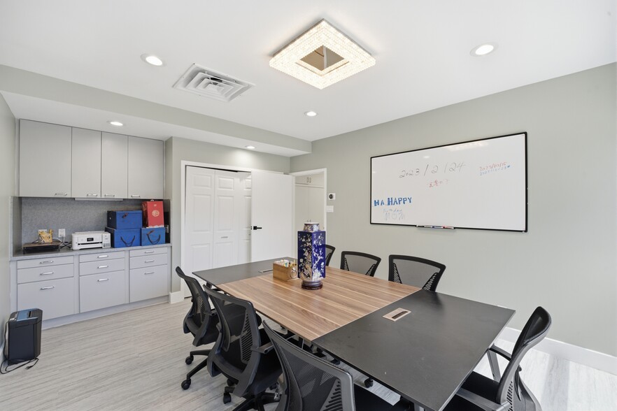 More Photos Of 6800 Fleetwood Rd, McLean Apartments For Sale