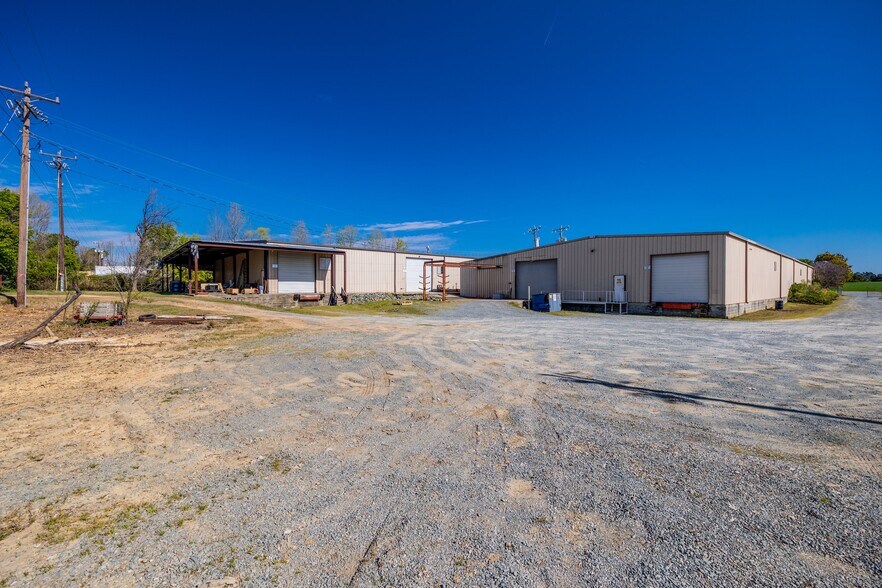 More Photos Of 3380 Smith Farm Rd, Matthews Warehouse For Lease