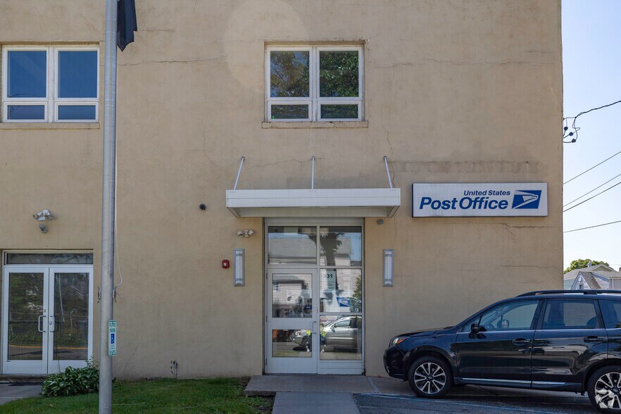 More Photos Of 331-333 1st St, Carlstadt Warehouse For Lease