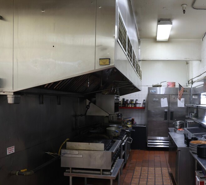 More Photos Of 3330 N Academy Blvd, Colorado Springs Bar For Sale