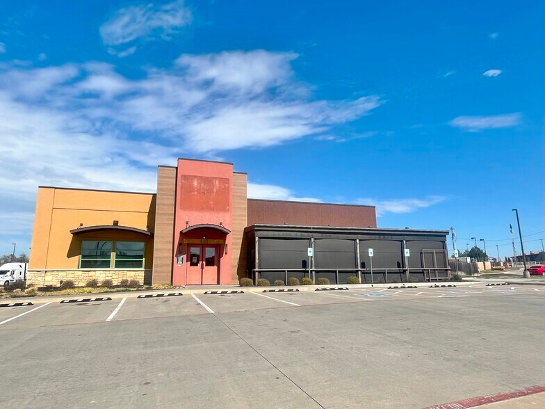 More Photos Of 433 Planet Ct, Midwest City Restaurant For Lease