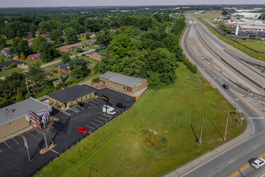 More Photos Of 654 Versailles Rd, Frankfort Showroom For Lease