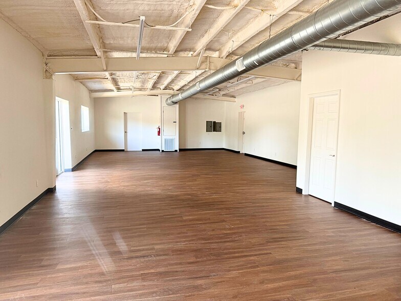 More Photos Of 901 W Hart Ave, Pasadena General Retail For Lease