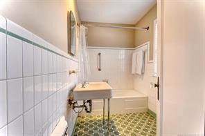 More Photos Of 1416 Terrace Dr, Tulsa Office For Lease