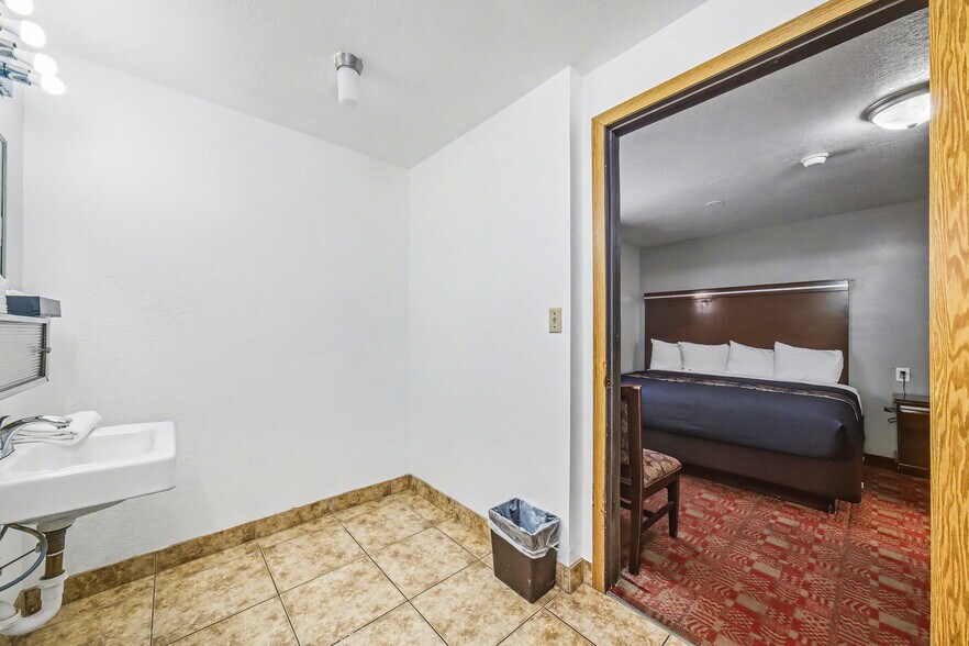 More Photos Of 386 E 300 S, Kanab Hotel For Sale