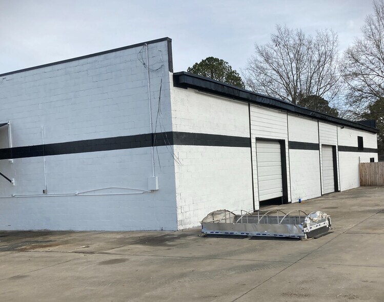 More Photos Of 105 N Sharpe St, Selma Warehouse For Lease