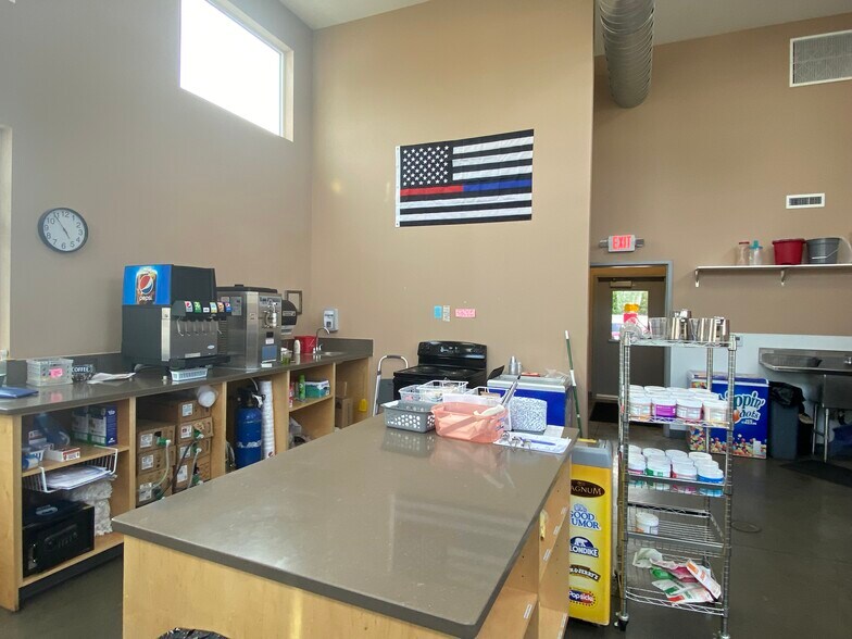 More Photos Of 900 S College Ave, College Place Freestanding For Sale