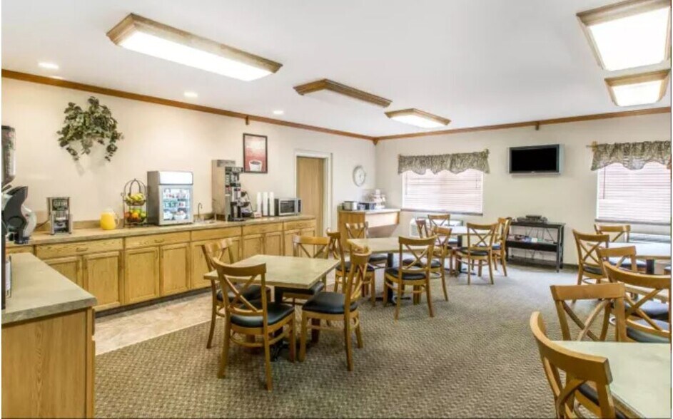 More Photos Of 781 Burning Mountain Ave, New Castle Hotel For Sale