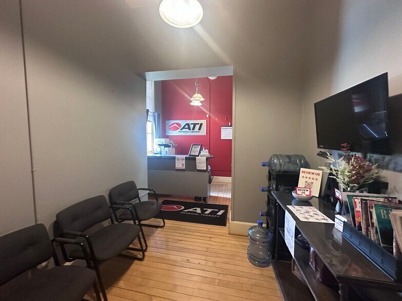 More Photos Of 830 Cottageview Dr, Traverse City Loft Creative Space For Sale