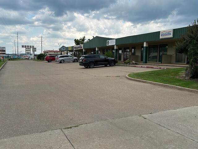 Primary Photo Of 760 S Kingshighway, Cape Girardeau Office For Sale