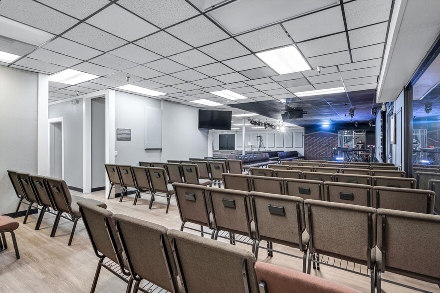More Photos Of 6640 Redwood Dr, Rohnert Park Office For Sale