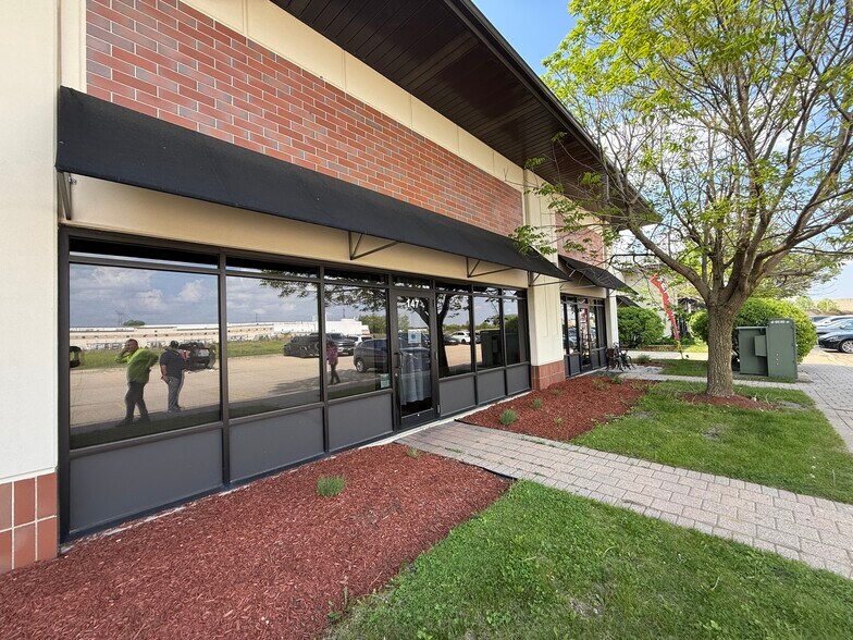 More Photos Of 13717 S Route 30, Plainfield Flex For Lease